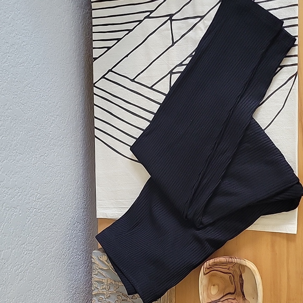 NWT Amour Vert Magda Ribbed Legging - Picture 5 of 9